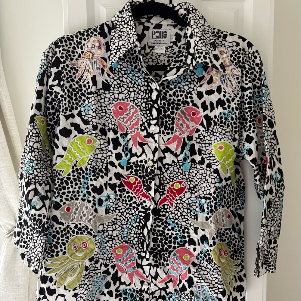 PONG Poco Ltd. Colorful Fish Print Fitted Blouse